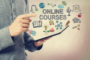 Online Learning vs Traditional Education